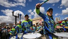 Na demonstrace v Bogot� p�i�li i bubeníci.