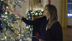 Melanii Trump fascinuje zlatá vánoční koule na stromě. | na serveru Lidovky.cz | aktuální zprávy