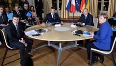 Summit normandské �ty�ky v Pa�í�i: Zleva ukrajinský prezident Volodymyr...