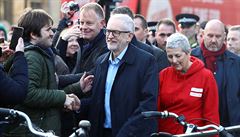 Lídr labouristů Jeremy Corbyn během předvolební kampaně.