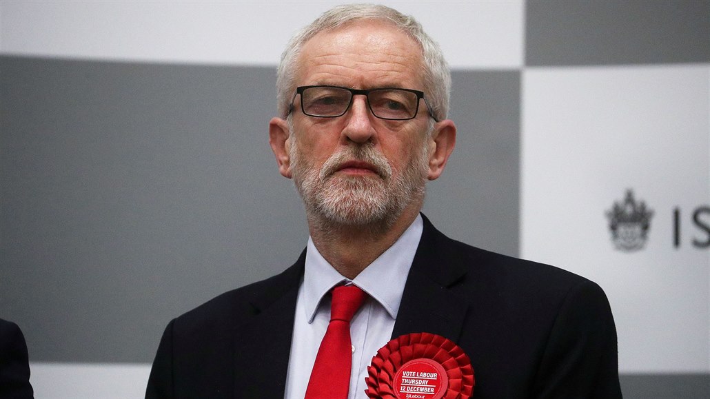 Opoziní labouristé Jeremyho Corbyna zaznamenali s 203 mandáty nejhorí skóre...