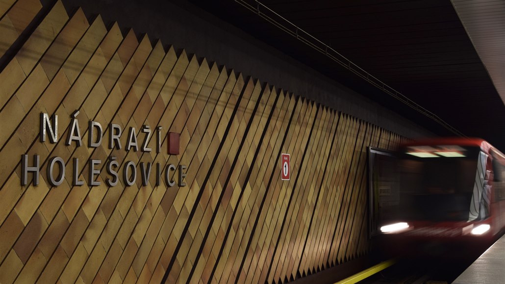 Stanice linky metra C - Nádraí Holeovice.