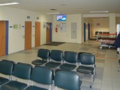 Jedna z prázdných ekáren v beneovské nemocnici.
