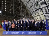 Spolená fotografie lídru EU ze summitu v Bruselu.
