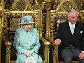 Krlovna Albta II. a princ Charles bhem ceremonilu v britsk doln snmovn.