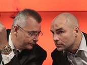 Jan Nezmar (vpravo) pi rozhovoru s Jaroslavem Tvrdkem.