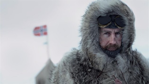 Snímek Amundsen (2019). Reie: Espen Sandberg.