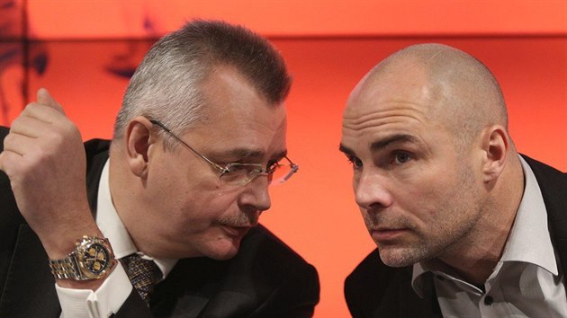 Jan Nezmar (vpravo) pi rozhovoru s Jaroslavem Tvrdíkem.