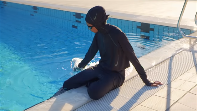 Společnost Nike začlenila hidžáb do nové kolekce plavek, dostupný bude od  začátku února | Byznys | Lidovky.cz