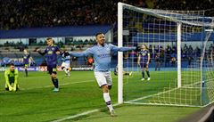 Gabriel Jesus zaznamenal do sít Manchesteru City hned hattrick.