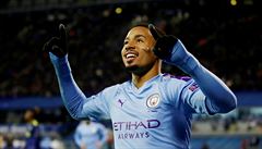 Gabriel Jesus oslavil t�i branky do sít� Záh�ebu po svém.