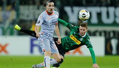 Enzo Crivelli v souboji s Nicem Elvedim.