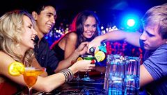 Reklama na alkohol ovlivňuje mladé nejen ve výběru značky, ale i množství