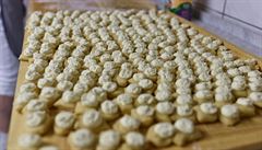 P�ed pár týdny tu m�li v Mut�nicích �ty�denní hody a kolá�ky pekli t�ikrát...