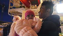 Migranti zachrnn u pobe Libye.