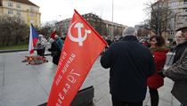 Demonstrace u pomnku marla Konva v Praze 6.