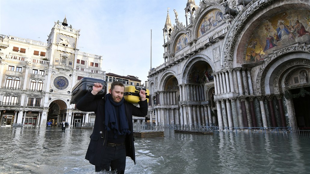 Záplavy ve slavné bazilice svatého Marka na stejnojmenném námstí zpsobily...