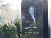 Fanouci zesnulého zpváka Karla Gotta se u mohou poklonit jeho památce na...