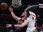 Basketbalista Tomá Satoranský pomohl 16 body Chicagu k vítzství v Detroitu...