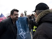 Demonstrace u sochy marála Konva v Praze. Na snímku starosta eporyjí Pavel...