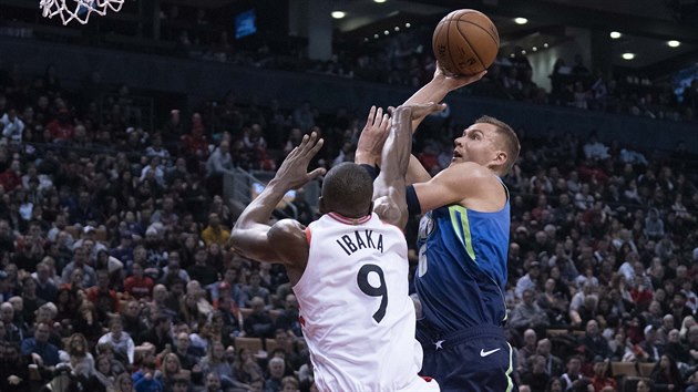 Oslabení ampioni basketbalové NBA z Toronta pedvedli v nedlním domácím duelu...