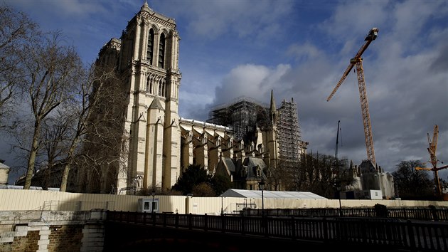 Katedrála Notre-Dame bhem oprav na konci roku 2019.