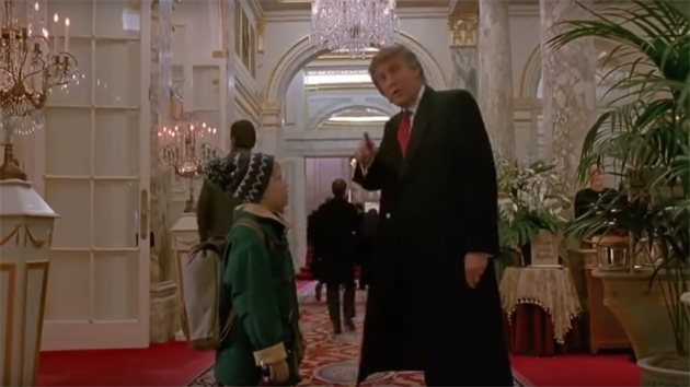 Donald Trump ve snímku Sám doma 2 (1992).