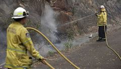 Hasi�i v Austrálii bojují s více ne� stovkou po�ár�.