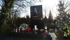 Jeho hrob byl dokon�en a mapku, která je k n�mu dovede nejkrat�í cestou,...