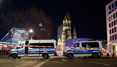 Policie uzavela vnon trh v Berln kvli podezelm osobm