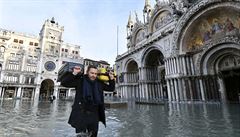 Zplavy zpsobily v bazilice svatho Marka v Bentkch kody za pt milion eur