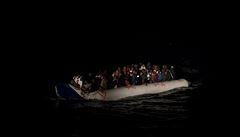 V Itlii se vylodilo 162 migrant vetn thotnch en. Plavili se v gumovch a devnch lunech