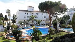 V hotelovém bazénu ve Španělsku se utopili tři členové britské rodiny, příčinu vyšetřuje policie