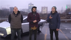 T�i mu�i stojící za ruským youtubovým kanálem Pushka Garazh.
