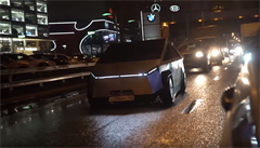 Postavená �Tesla Cybertruck� v moskevských ulicích.