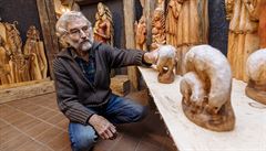 Stovky figurek v betlémech r�zných styl�. To v�e ukazuje výstava v pra�ské...