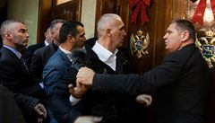 Prezident Černé Hory stvrdil zákon o církvích. Schvalování vyvolalo protesty i rvačku poslanců