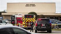 Policie a hasii zasahuj u kostela West Freeway Church of Christ v Texasu, kde...