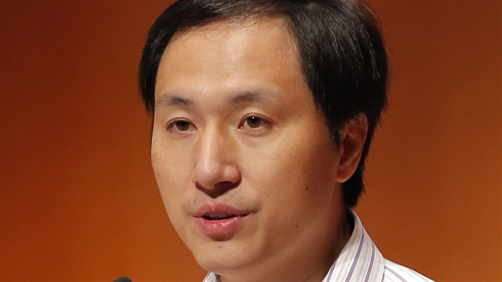 Čínský vědec Che Ťien-kchuej, který se podílel na úpravě genů lidských embryí,...
