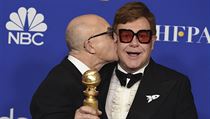 Elton John (vpravo) a Bernie Taupin po pedn ceny za nejlep skladbu "I'm...