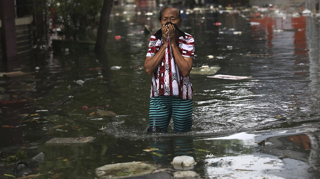 Poet mrtvých po záplavách v Indonésii stoupl na 53.