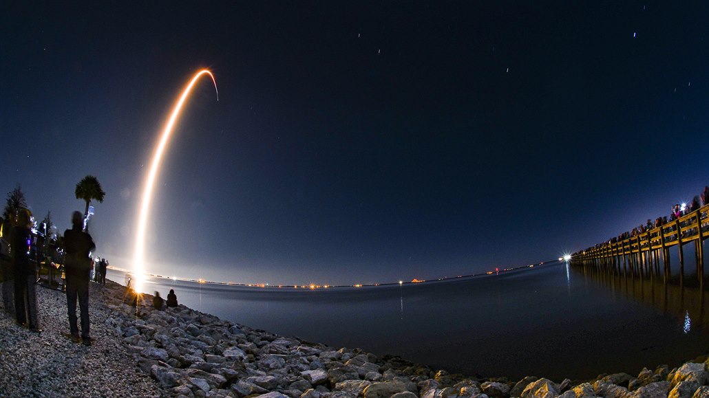 Raketa Falcon 9 odlétá ze základny Cape Canaveral Air Force Station na Floridě.