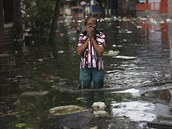 Poet mrtvých po záplavách v Indonésii stoupl na 53.