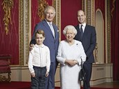 Královská rodina v trnním sále Buckinghamského paláce.