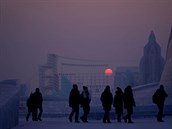 Po západu slunce prohlídka nekoní, festival je toti pes noc osvtlený.