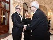 editel Národního divadla Jan Burian (vpravo) vítá ministra kultury Lubomíra...