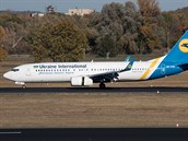 Stroj nejvtích ukrajinských aerolinek UIA Boeing 737-800 (snímek z roku 2018).