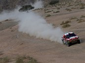 Martin Prokop a Viktor Chytka bhem tvrt etapy Dakaru.