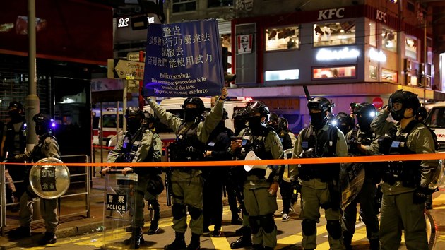 Lidé vyli v Hongkongu do ulic i na Nový rok