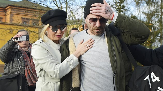 Bývalý fotbalový reprezentant Tomá� �epka opustil 6. ledna 2020 v doprovodu své...